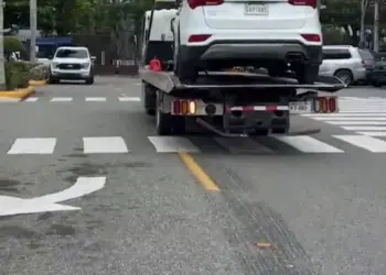 Policía encuentra vehículo que atropelló a Julio César de la Rosa