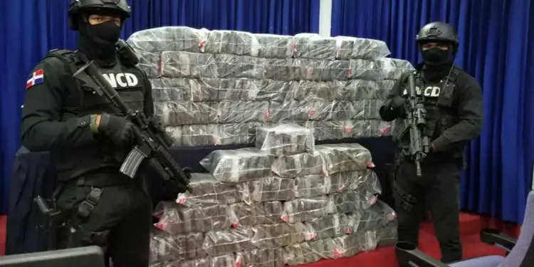 DNCD capturo lancha con 316 paquetes de presunta cocaina en Peravia