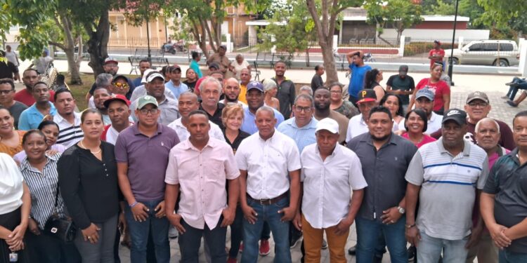 Alcalde Jesus Jerez encabeza acto en defensa de Montecristi contra Medio Ambiente