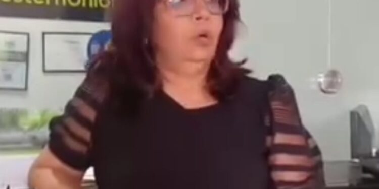 Vídeo; Encapuchados asaltan sucursal de agencia de envíos en Laguna Salada