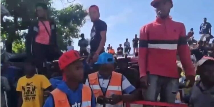 Vídeo; Haitianos paralizan intercambio comercial en Carrizal, por medidas del gobierno de RD para evitar ántrax