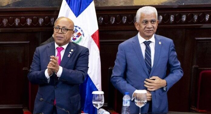 PRM decide continúen Pacheco y Santos presidentes Senado y CD