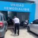Denuncian vehículos obstruyen entrada de ambulancias al área de Hemodiálisis en hospital de Puerto Plata