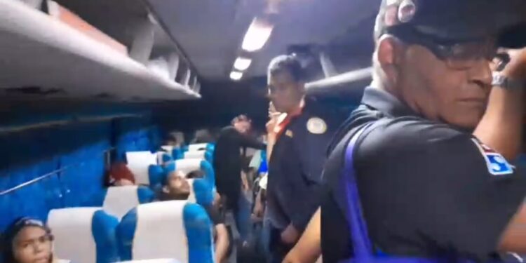Vídeo; Pasajeros denuncian asedio de militares cuando viajan en ruta de transporte del Cibao desde Restauración