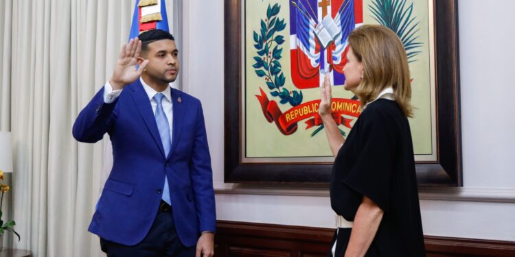 Vicepresidenta Raquel Peña juramenta nuevos funcionarios