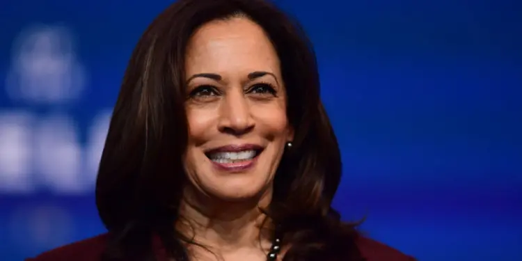 Kamala recibe apoyo de 5 gobernadores, incluidos potenciales rivales