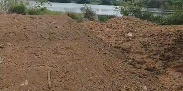 Vídeo; Ambientalistas denuncian daños a una laguna cometidos por el alcalde Santiago Riveron