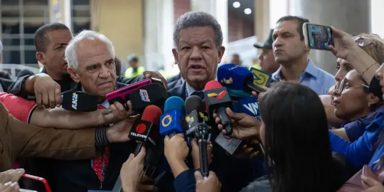 Leonel Fernández regresará a RD desde Caracas este martes en la tarde