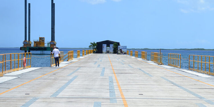 Gobierno entrega muelle auxiliar en Manzanillo