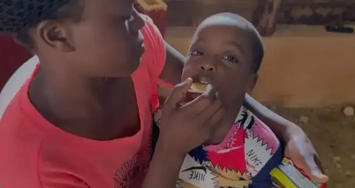 Solicitan ayuda para niño con parálisis cerebral