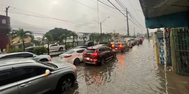 Peligro de inundaciones se extiende por 72 horas más