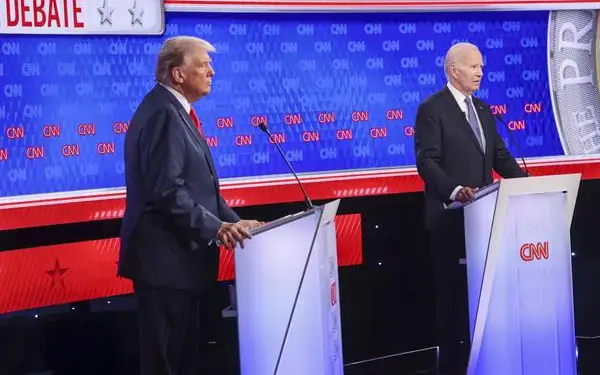 Trump saca cinco puntos de ventaja a Biden en última encuesta de la cadena de televisión CBS