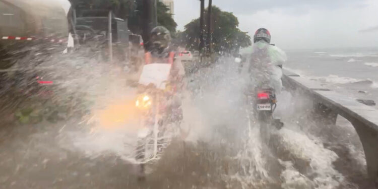 Vaguada provoca inundaciones en el Distrito Nacional