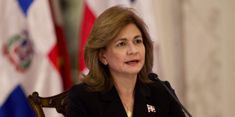 Vicepresidenta pide caiga todo el peso de la ley contra hombre amenazó a Abinader
