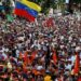 Cientos de miles de venezolanos se congregan en calles principales