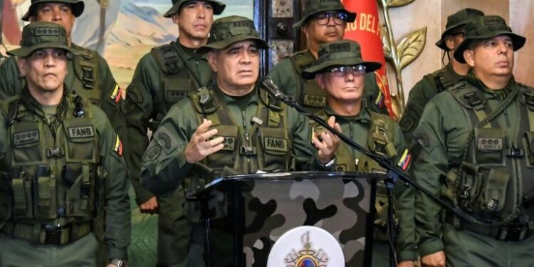 Armada de Venezuela proclama su «absoluta lealtad» a Maduro