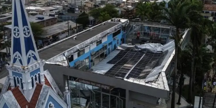 Cae techo de templo católico en Brasil y deja al menos dos muertos y 22 heridos
