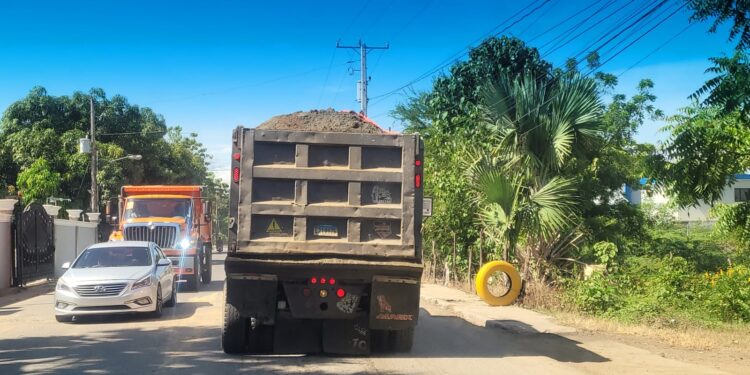 Vídeo; Denuncian extracción de arena en ríos Masacre y Guajabo en Dajabón 