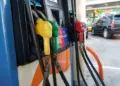 Gobierno baja de precio algunos combustibles, principales carburantes se mantienen sin cambios