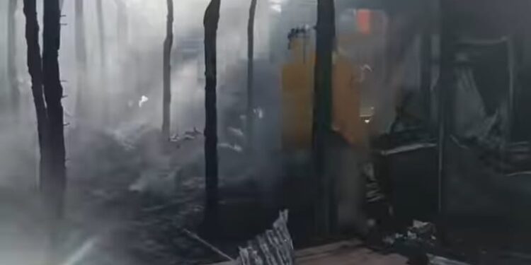Incendio reduce a cenizas una cuartería habitada en Dajabón