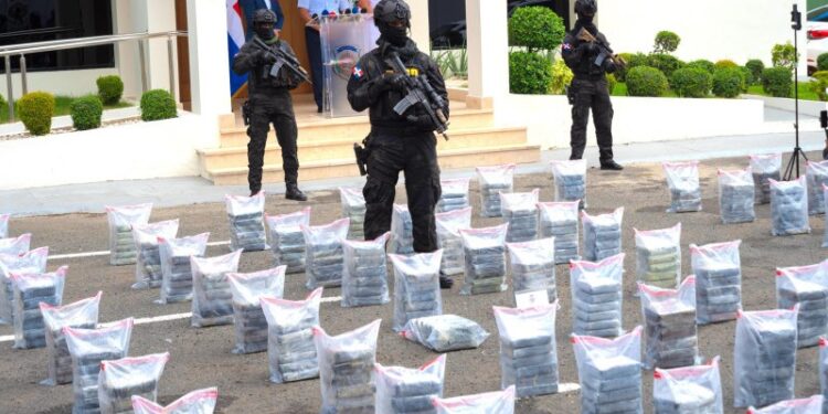 DNCD ocupa mil paquetes cocaína frente a costas de La Altagracia