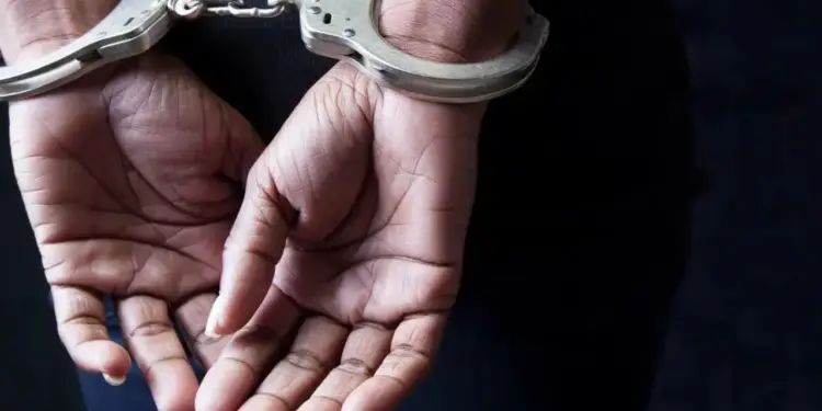 Aplazan conocimiento de coerción a mujer cortó parte del cuero cabelludo a su hija en Espaillat