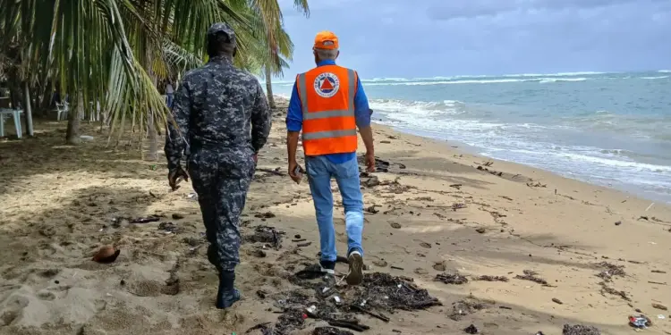 Playas en Bávaro y Puerto Plata desoladas ante paso del Huracán Ernesto