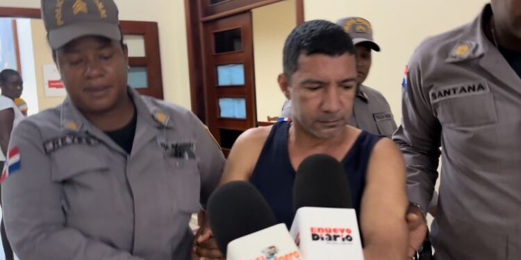 Policía detiene en Santiago a hombre tras pedido de su padre de que sea asesinado por agentes