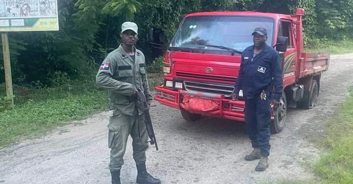 SENPA ocupa camión cargado de arena extraído del rió masacre en Loma de Cabrera