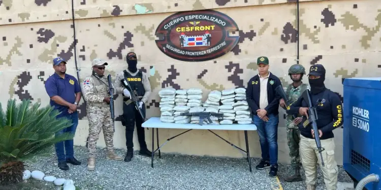 Cesfront decomisa 182 libras de Marihuana y un fusil en la frontera por Elías Piña