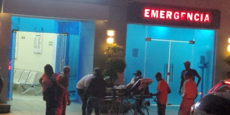 Vídeo; Comerciante resulta herido de gravedad tras ser chocado por una Jeepeta en Dajabón