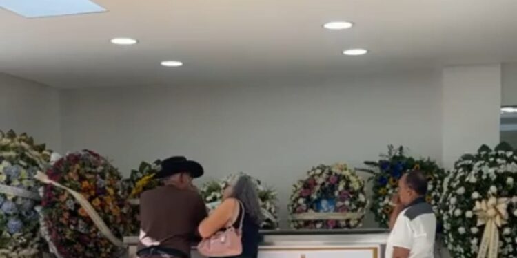 Momentos de tensión en funeraria tras hijos intentar llevarse el cadáver de Osvaldo Virgil para practicarle una autopsia