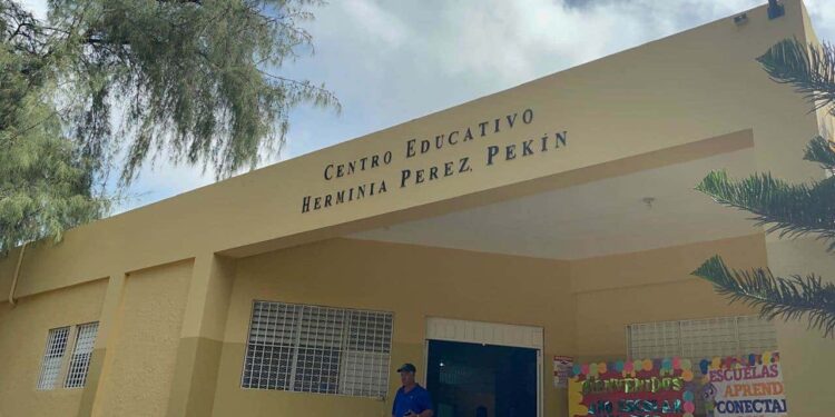 Al menos 50 estudiantes intoxicados tras consumir leche del desayuno escolar en Santiago