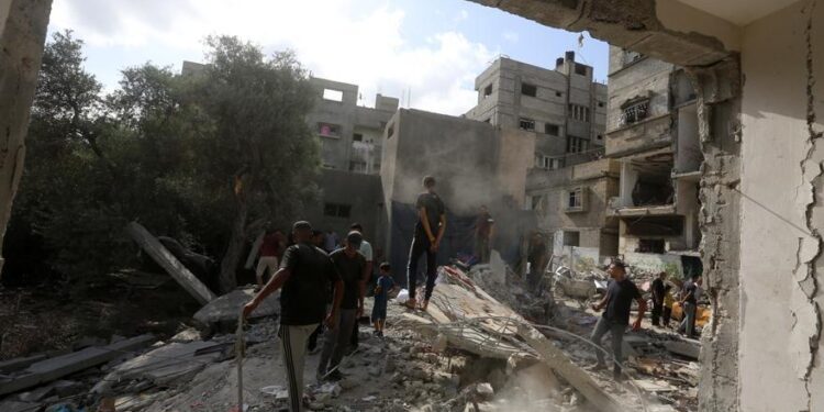 Gaza: 22 muertos, incluidos 13 niños, en ataque israelí a escuela