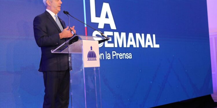 Abinader cancelará funcionarios en 15 días si no declaran bienes