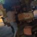 Vídeo; El ejército detiene 29 indocumentados transportaban en la cama de un camión tapados con huacales de pollos
