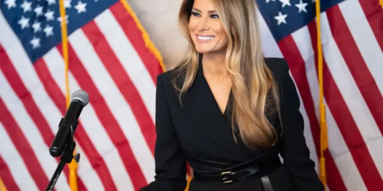 Melania Trump ve a EEUU dividido como nunca y denuncia intentos para silenciar a su marido
