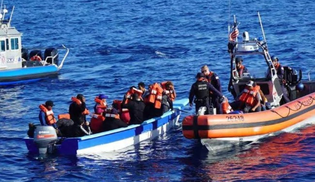 P. RICO: Rescatan 20 dominicanos de yola se hundía en el Atlántico