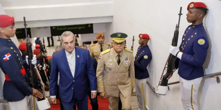 Abinader sale a EE.UU. para hablar ante la CAF