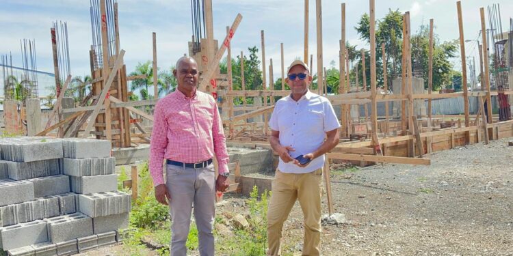 Director del Distrito Educativo 13-04 realiza recorrido en centro educativos en construcción por el Ministerio de Educación