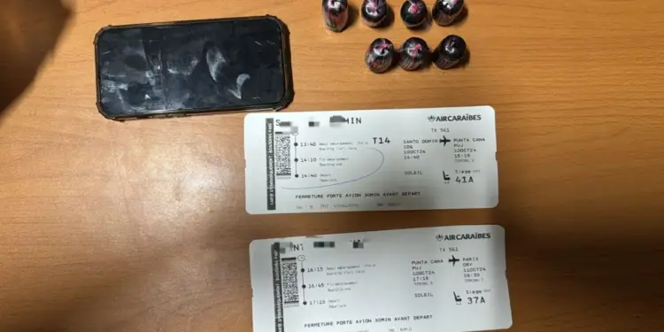 Arrestan extranjero con 17 bolsitas de cocaína en el estómago
