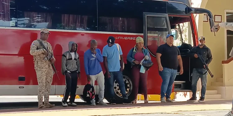 CESFronT y Ejército detienen 36 haitianos con estatus migratorio irregular en operativo