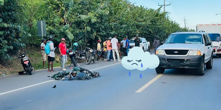 Mueren dos jóvenes tras ser aplastada motocicleta donde viajaban por una patana en Sosúa