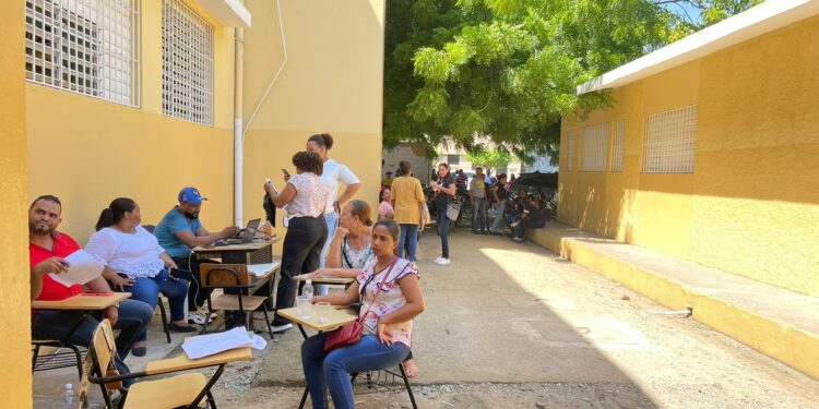 Candidatas de las tres corrientes magisteriales dicen el proceso de votación transcurre con normalidad en Dajabón