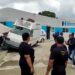 Multitud enardecida intenta voltear ambulancia por falta de servicios en el Hospital de Loma de Cabrera
