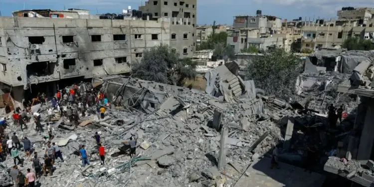 Israel bombardea Gaza y Líbano en la víspera del primer año del 7 de octubre