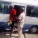 Vídeo; ERD detiene minibús con 18 indocumentados en carretera de Montecristi
