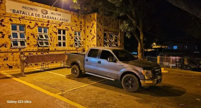Cesfront y el ejército ocupan camioneta con 294 cigarrillos en la Vigía Dajabón