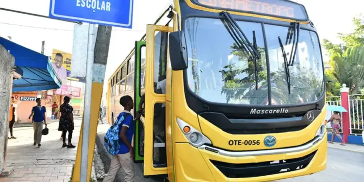Santiago contará con 113 autobuses eléctricos para transporte de estudiantes