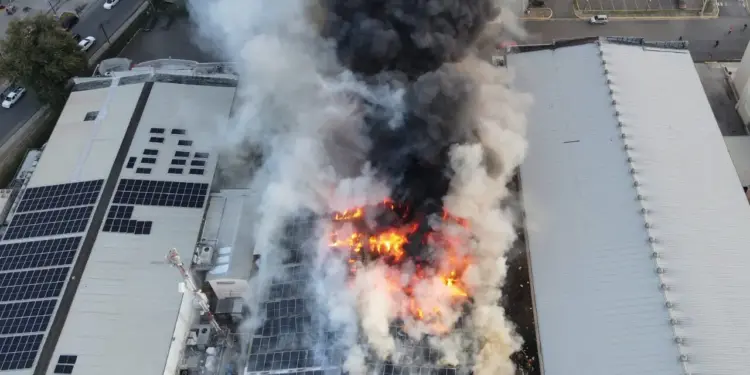 Incendio afecta zona franca de Gurabo